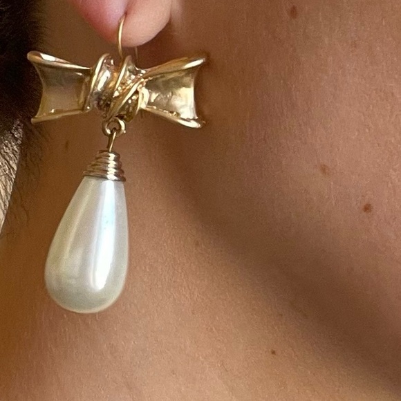 Gold Bow and Pearl Drop Vintage Earrings